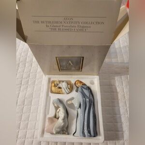 VTG 1992 Avon Nativity Collection The Blessed Family Figurines Christmas Holiday